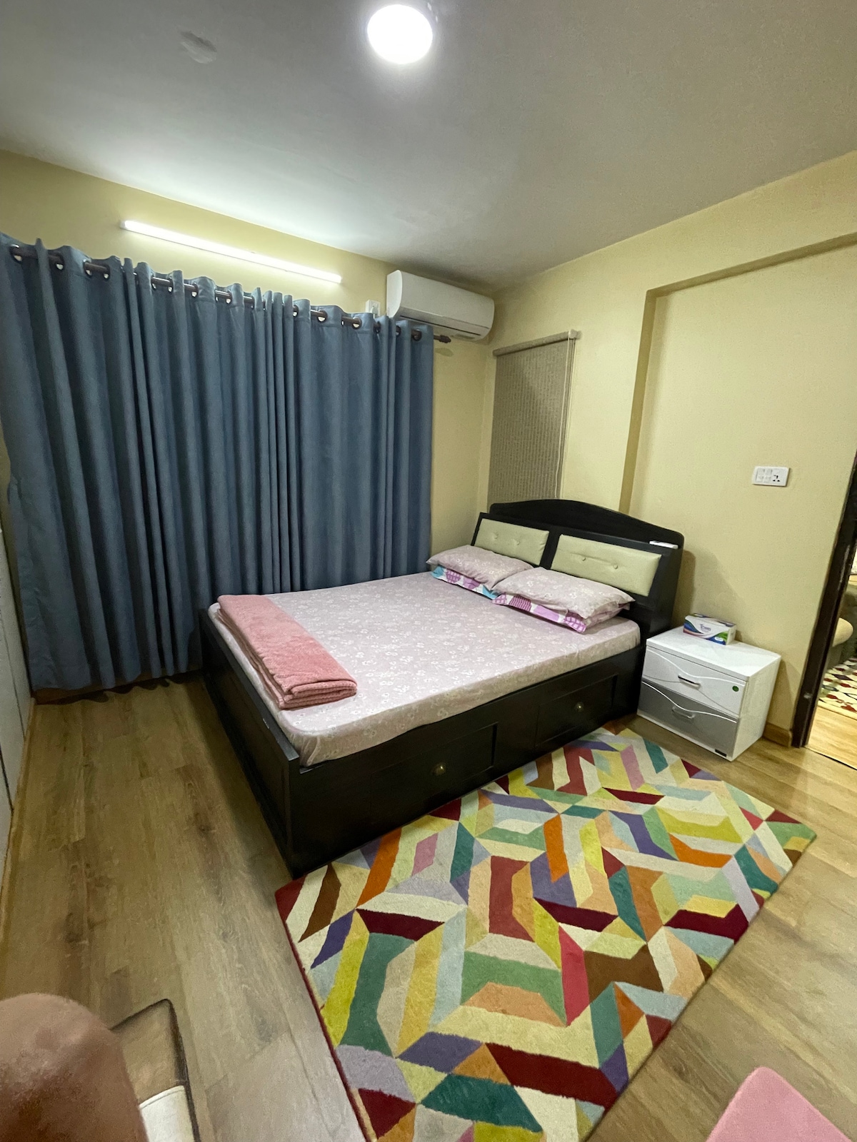 Lovely 2 Bedroom with open living room & kitchen