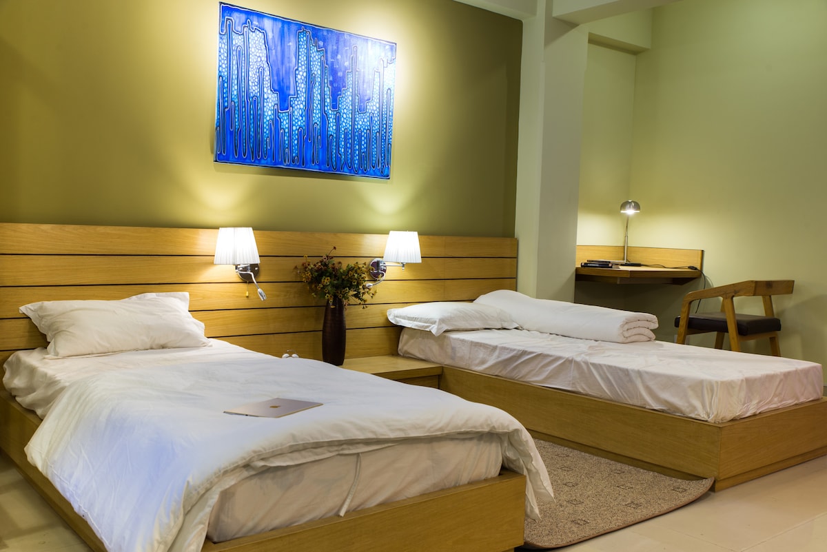 Studio 103 - URBAN RETREAT STUDIO APARTMENT