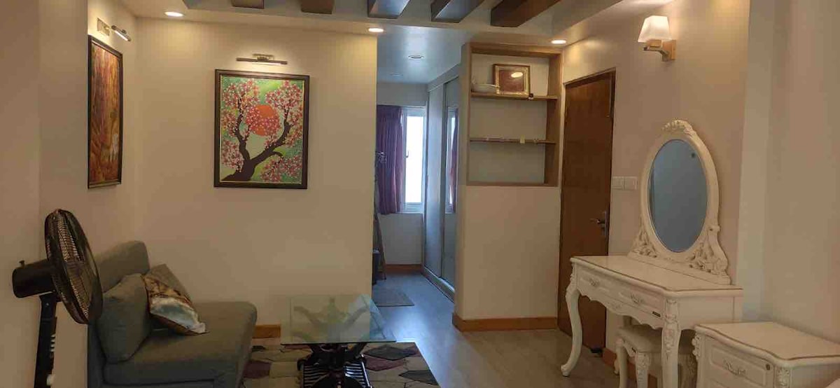 Luxury Master bedroom with bathroom in Lazimpat — photo