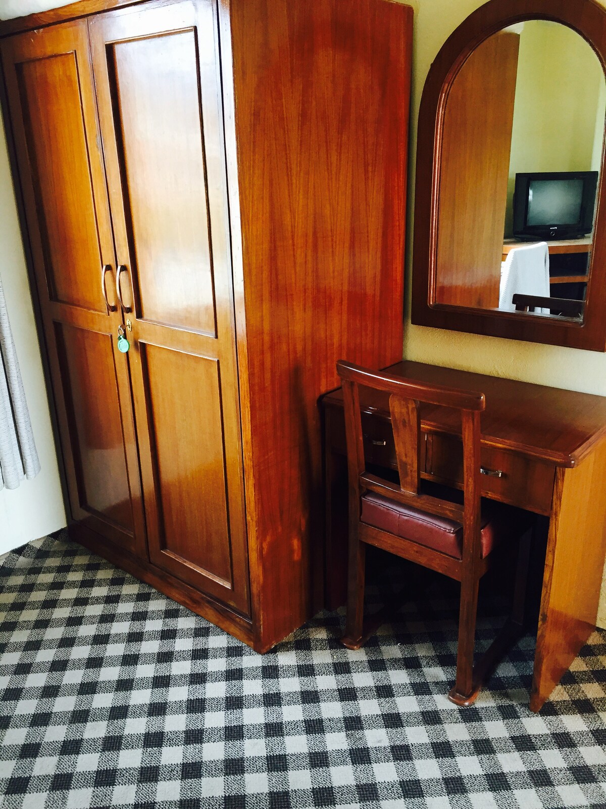 New Solitary Inn (B)