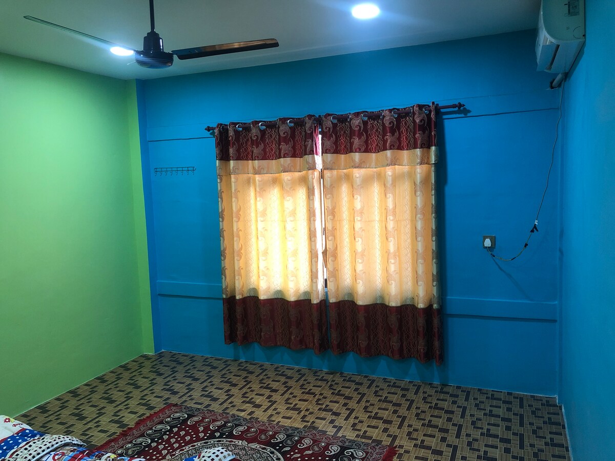 Elegance abound indulgent beckon — photo