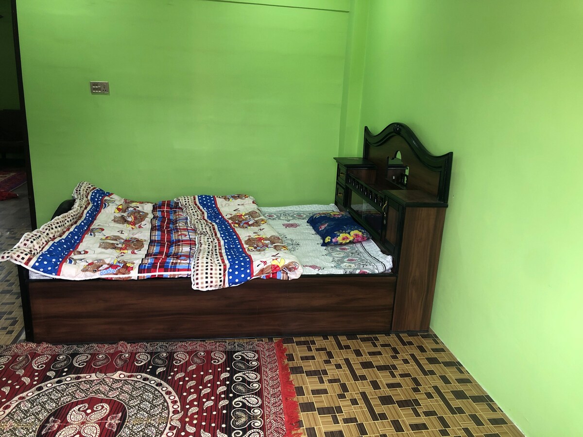 Elegance abound indulgent beckon — photo