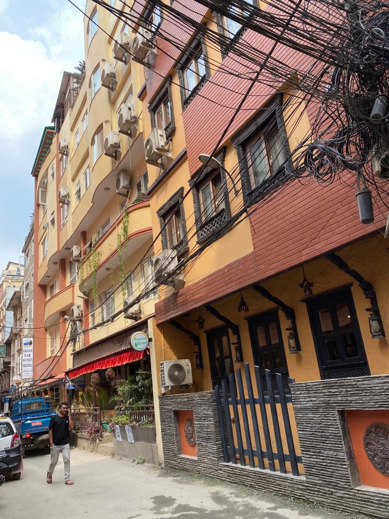 Eco-Hotel room with attach bath, clean & green — photo