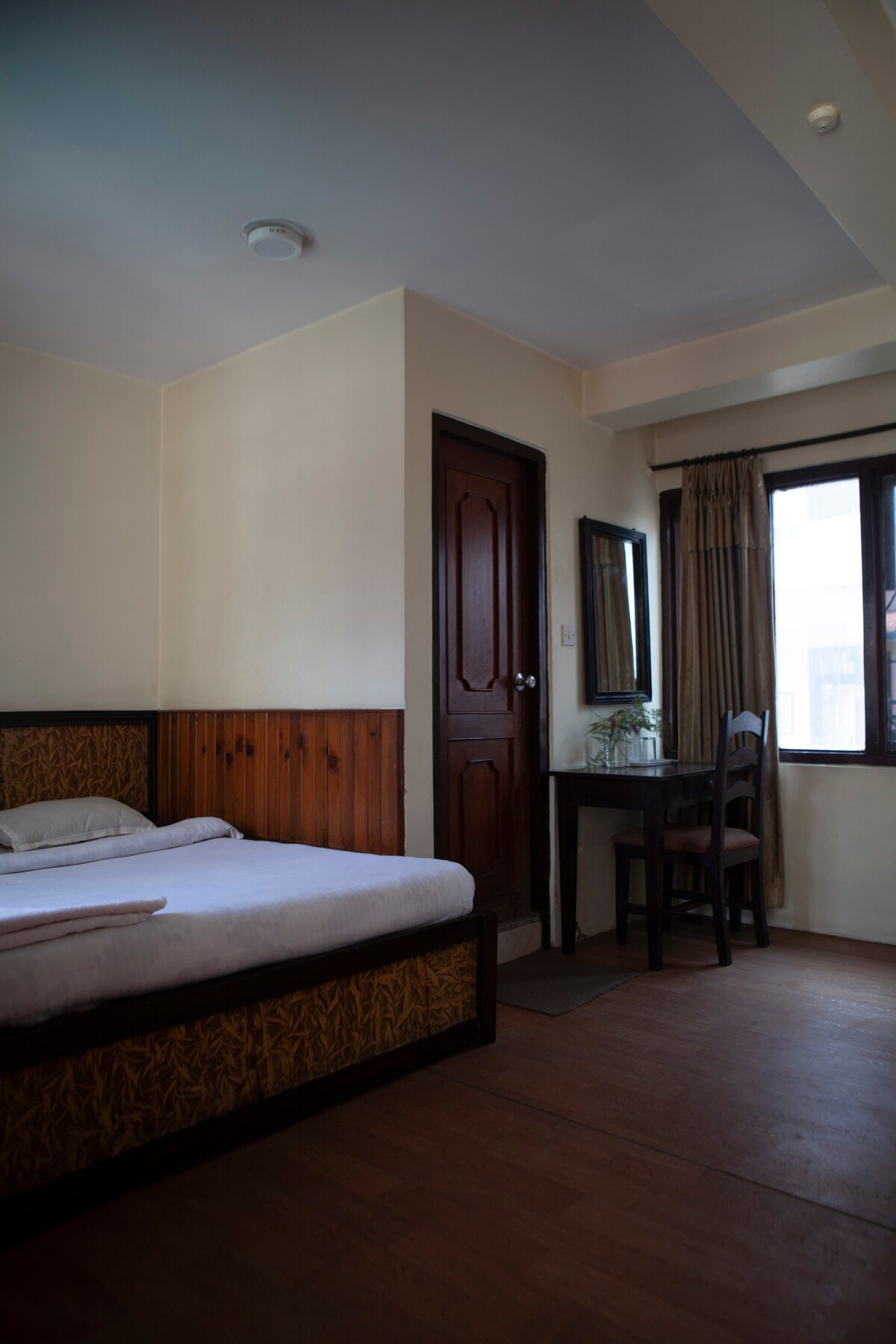 Urban Couple Standard