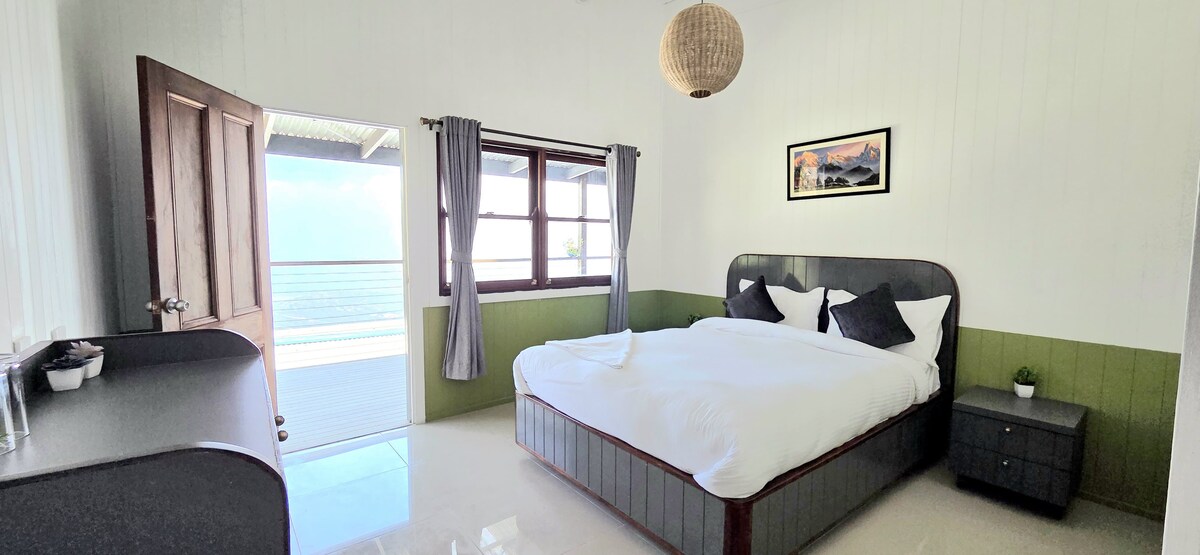 Himalaya Sunrise Views | Cosy Resort Retreat — photo