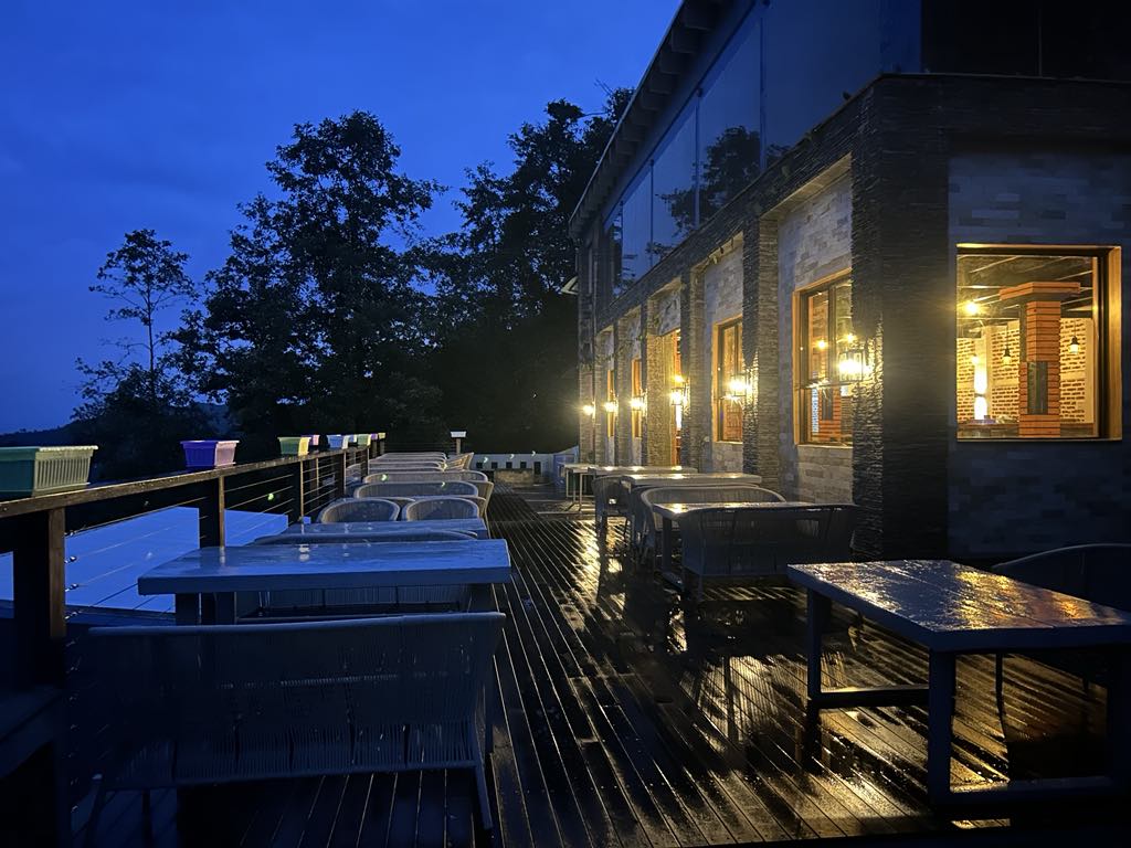 Himalaya Sunrise Views | Cosy Resort Retreat — photo