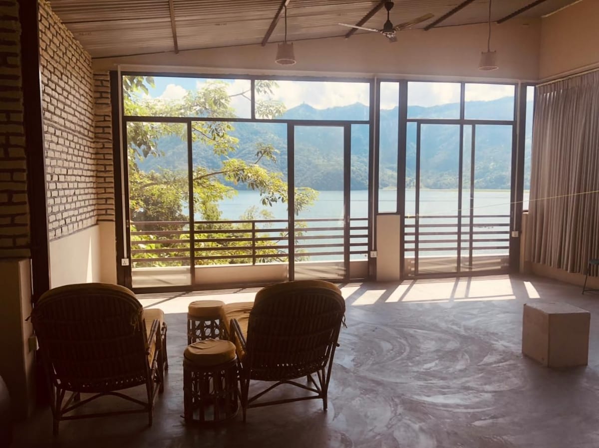 2-bedroom with amazing views over the lake A