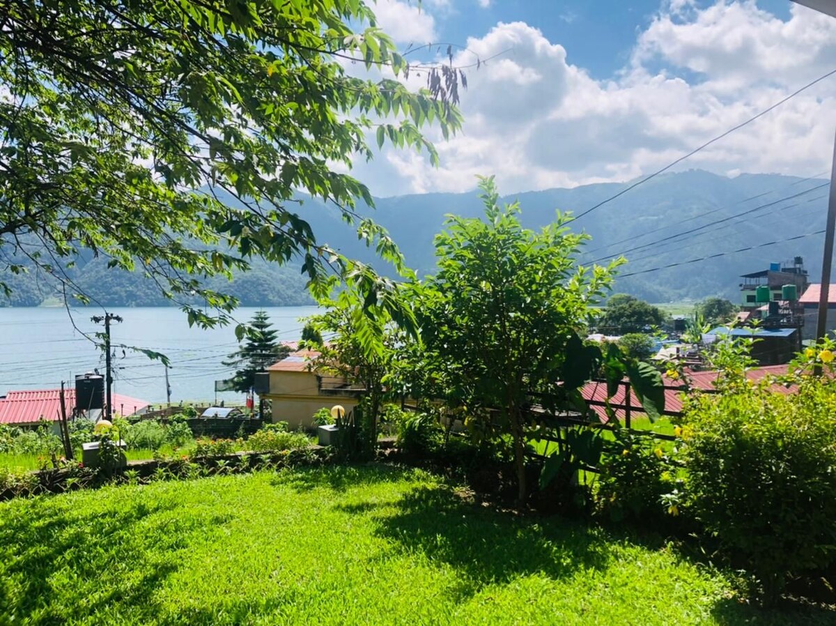 2-bedroom with amazing views over the lake A — photo