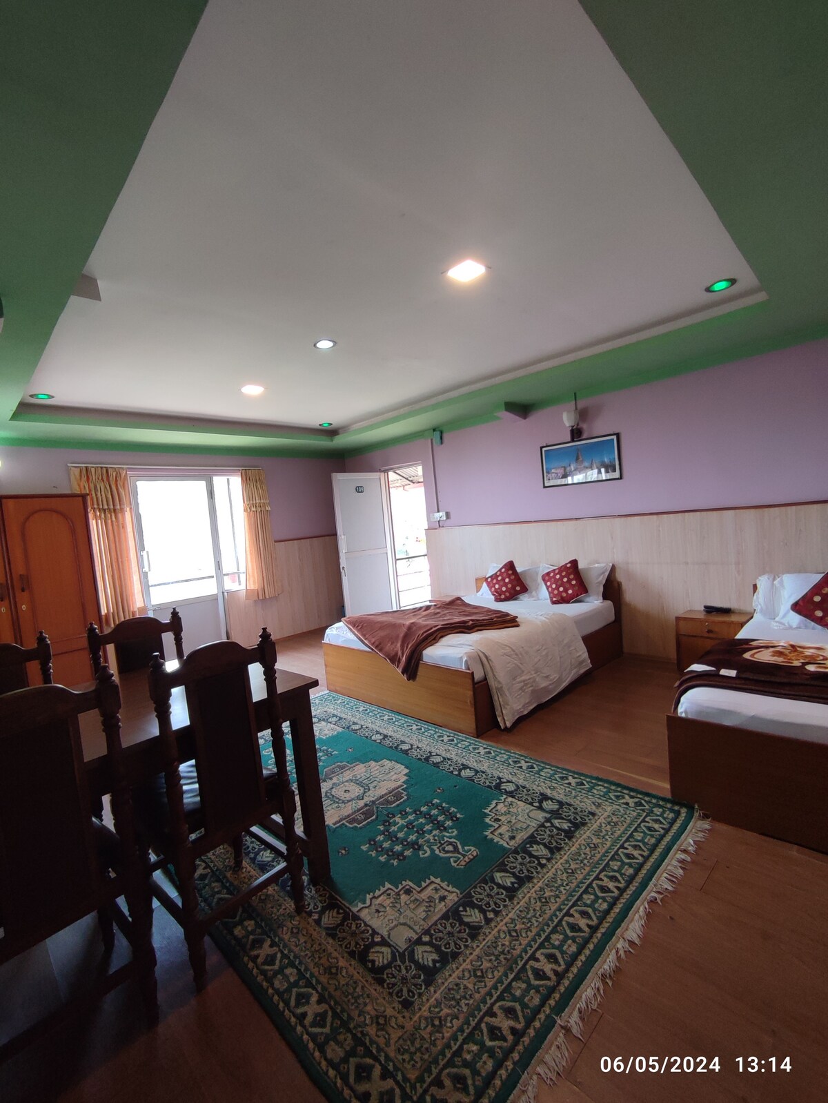 Family room with balcony !