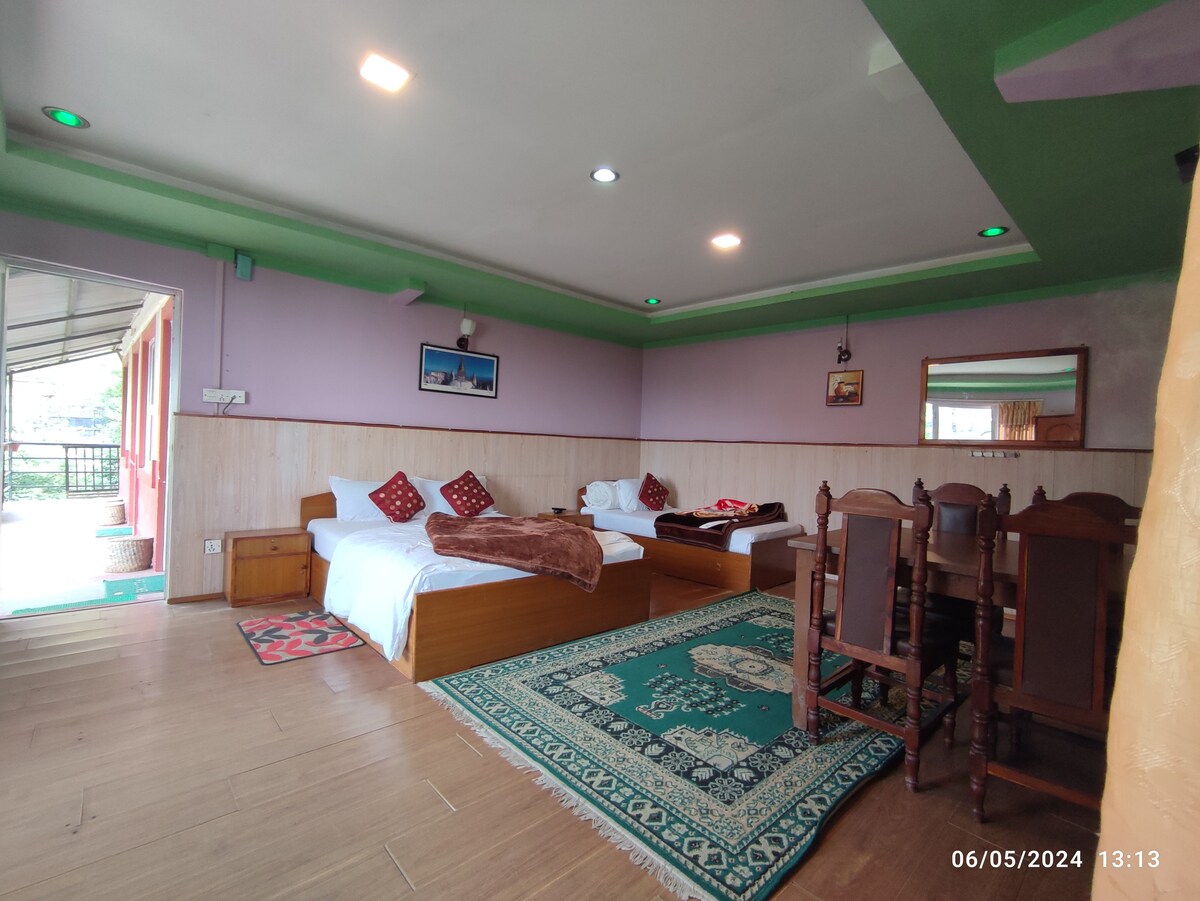 Family room with balcony ! — photo