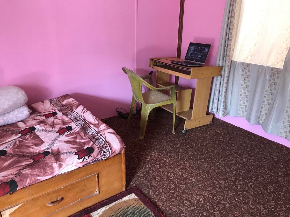 Lovely private room with free breakfast