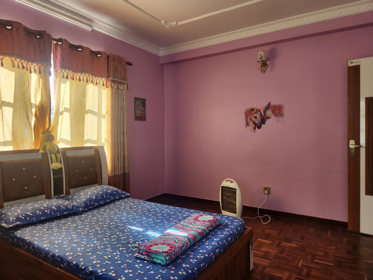 Private Top-floor Apartment with home-theatre — photo