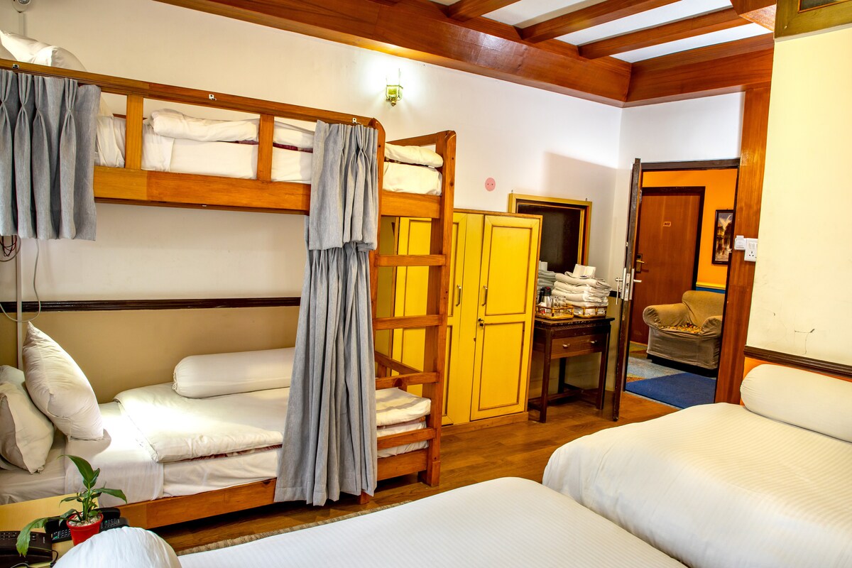 Shangrila Serenity Room, Walk to Markets & Temples — photo