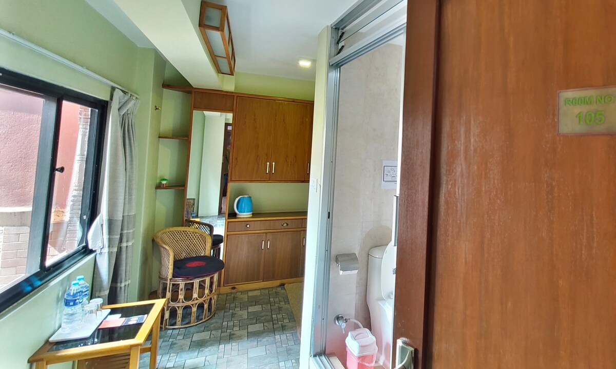 Vintage Legacy Chamber with shared kitchen