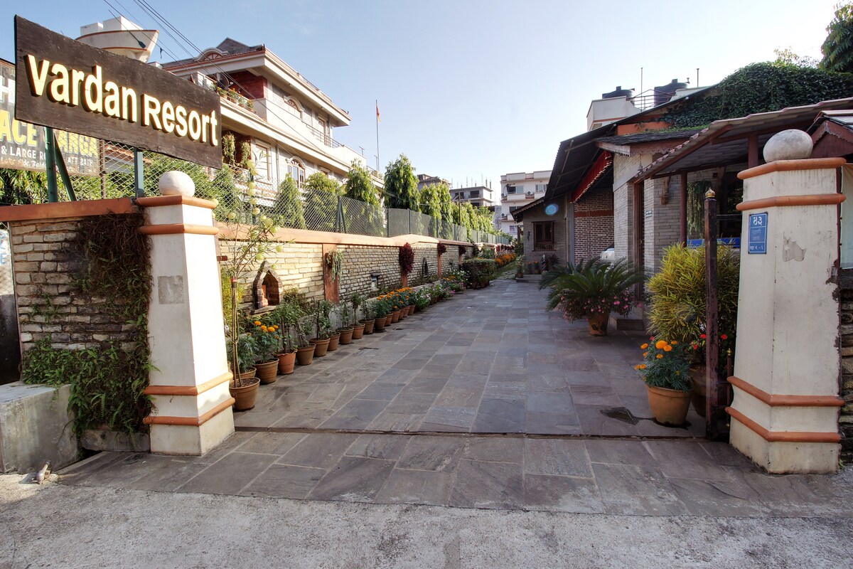 Hotel in Pokhara (Boutique, Cozy, Wooden cottages) — photo