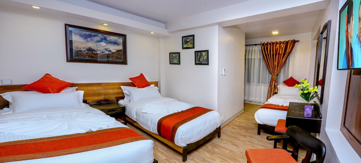 Deluxe Triple Bed with Breakfast @ 28$