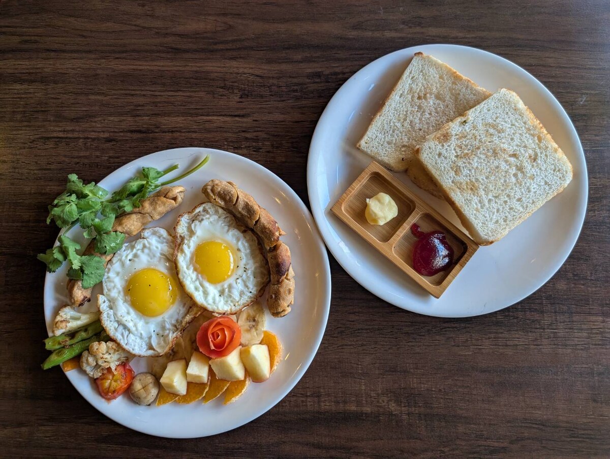 Thamel Hotel/Nepal /King Bed Room — photo