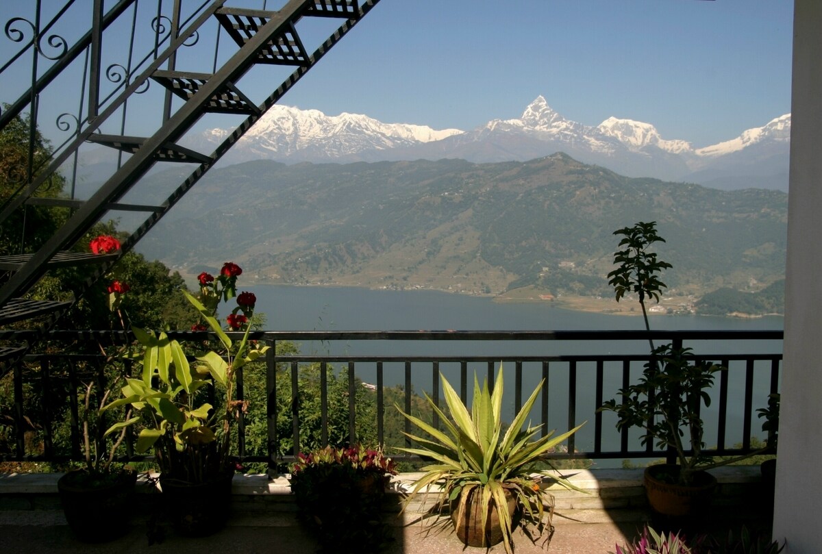 Peace Dragon Lodge. Twin room. Double aspect. — photo