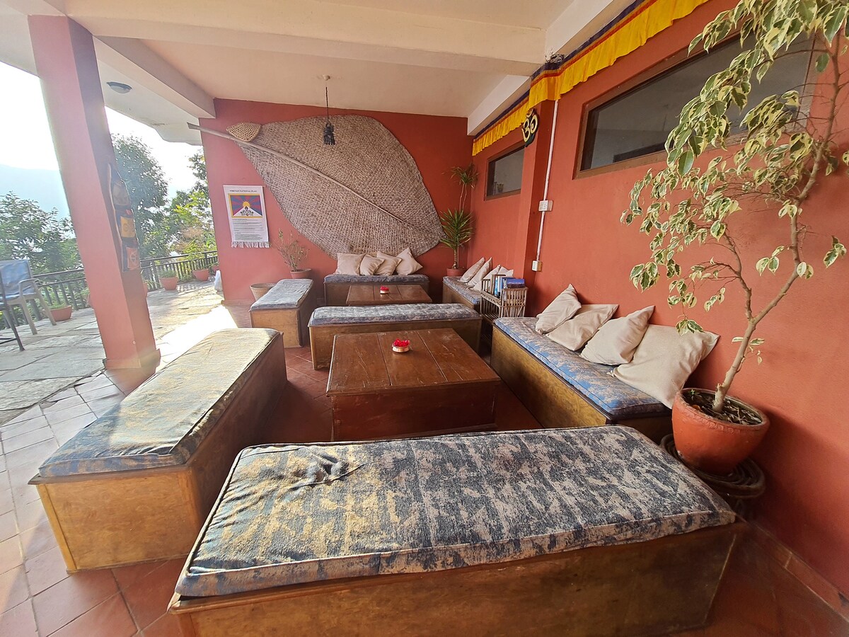 Peace Dragon Lodge. Twin room. Double aspect. — photo