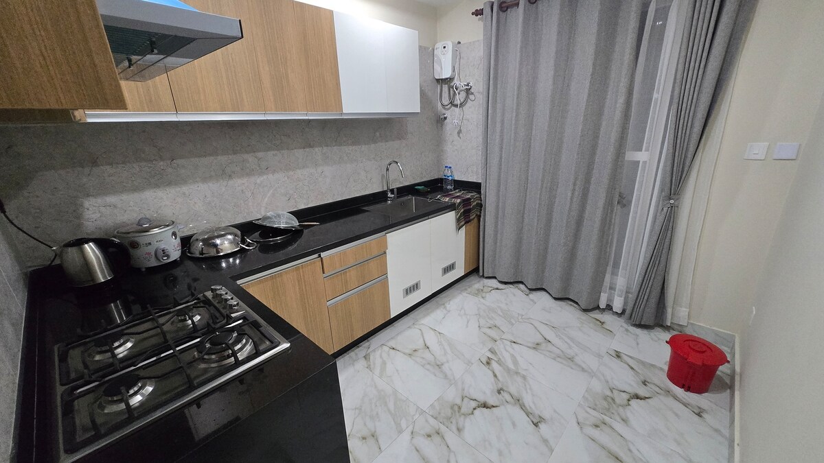 2BHK w/ Balcony & Mountain View | 8 Min Lakeside — photo