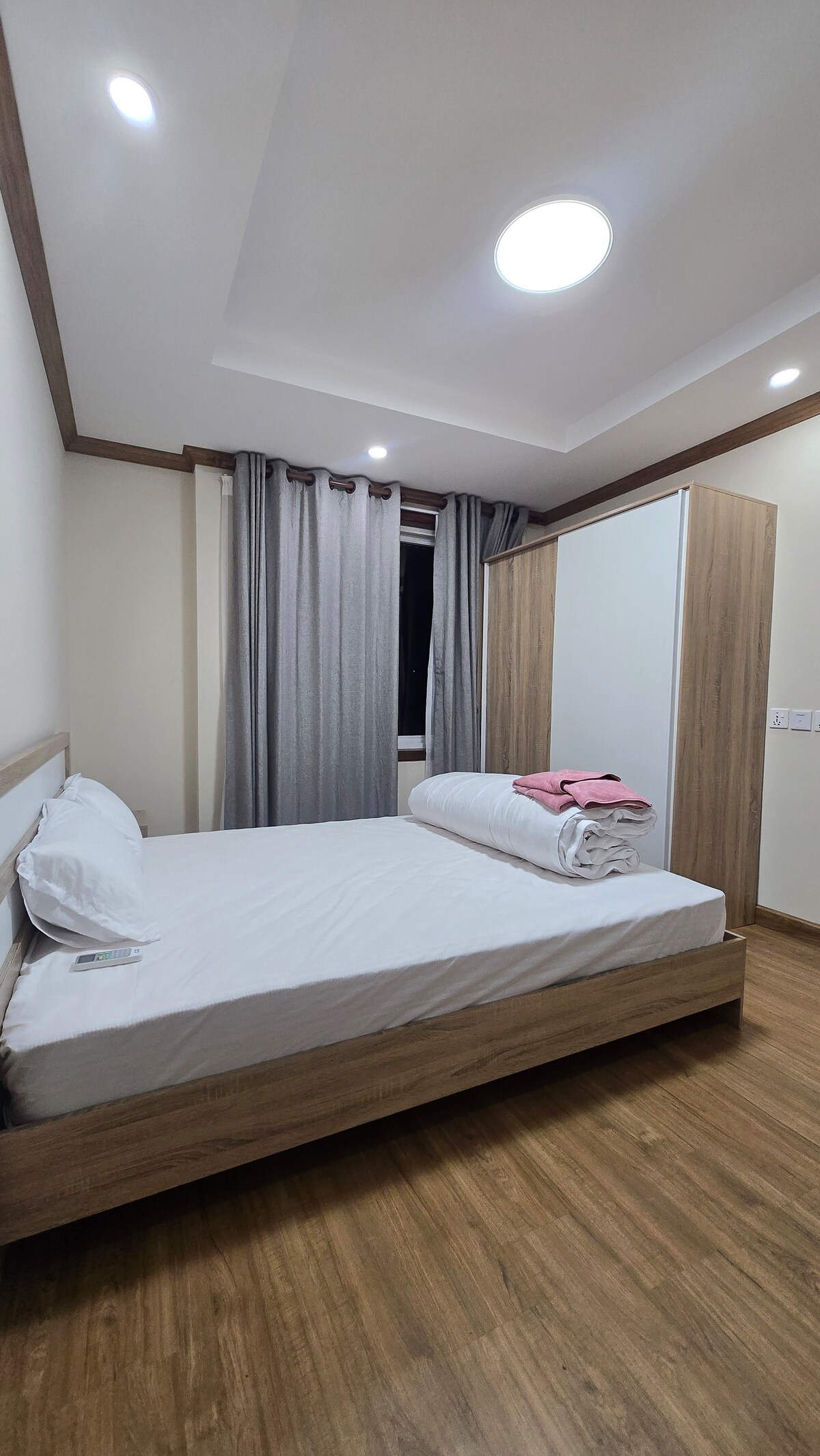 2BHK w/ Balcony & Mountain View | 8 Min Lakeside — photo