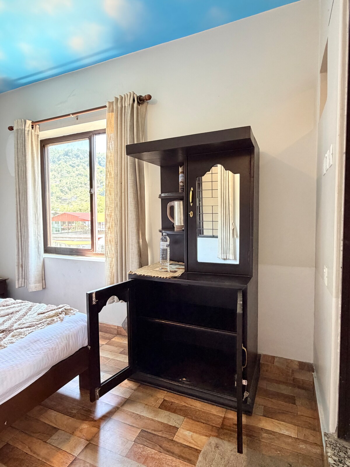 Modern Private Room Near Phewa Lake — photo
