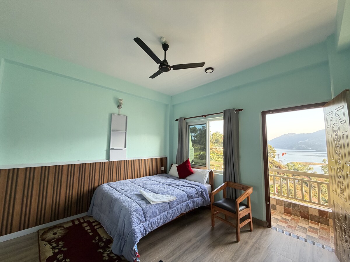 Room w/ Balcony View in Pokhara Lakeside — photo