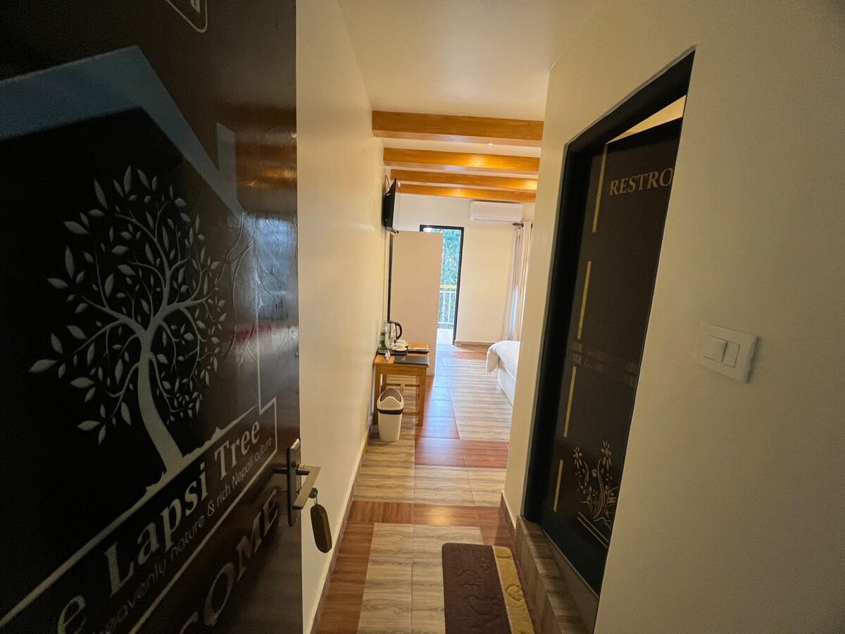 The Lapsi Tree Deluxe Room — photo