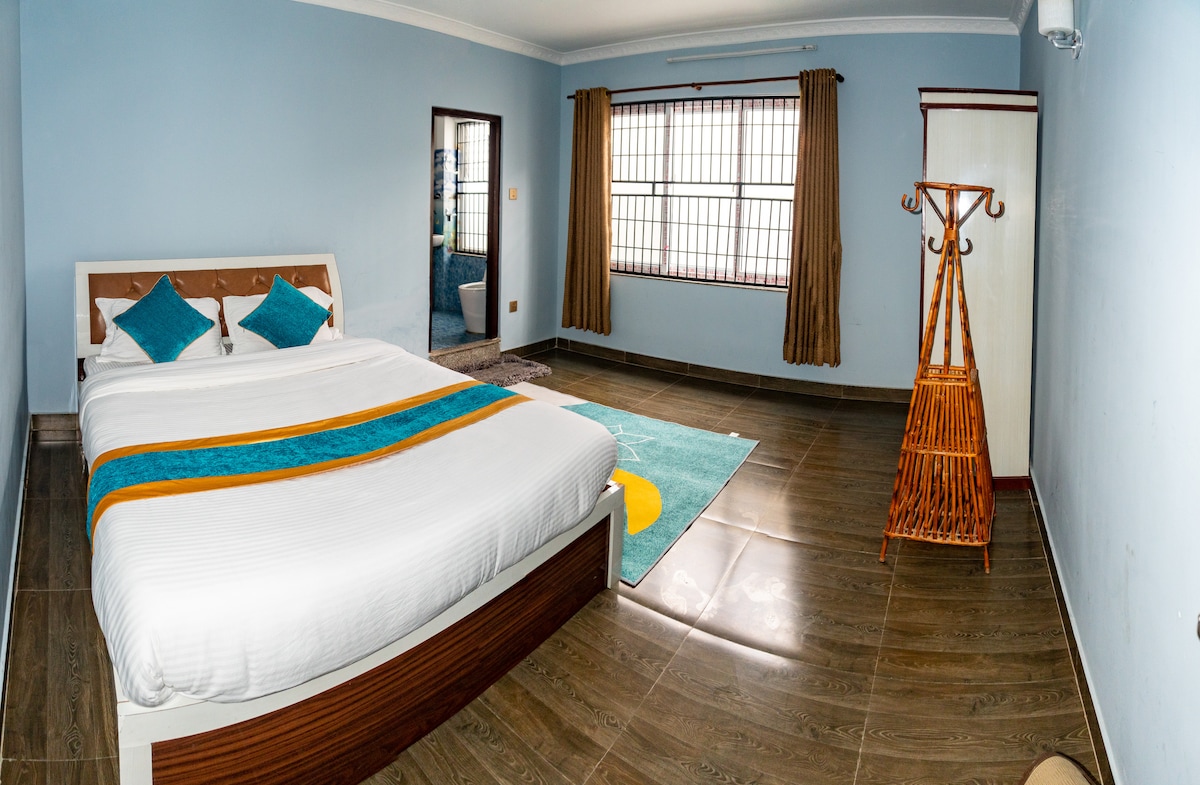 The White House Villa: 8 Bedroom swimming pool — photo