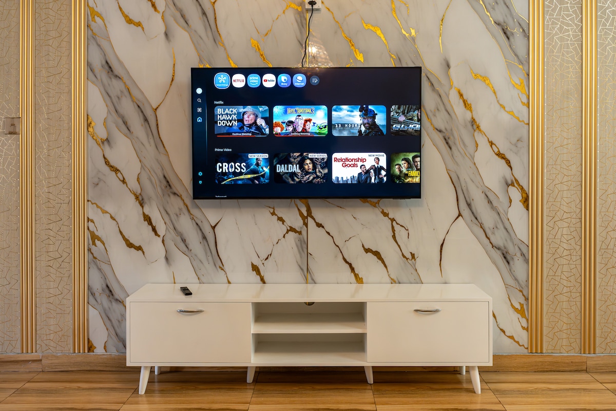 The White House Villa: 8 Bedroom swimming pool — photo