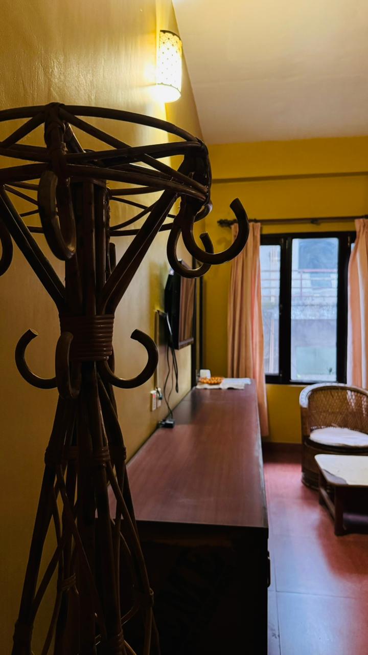 Cozy Lakeview Balcony Room — photo