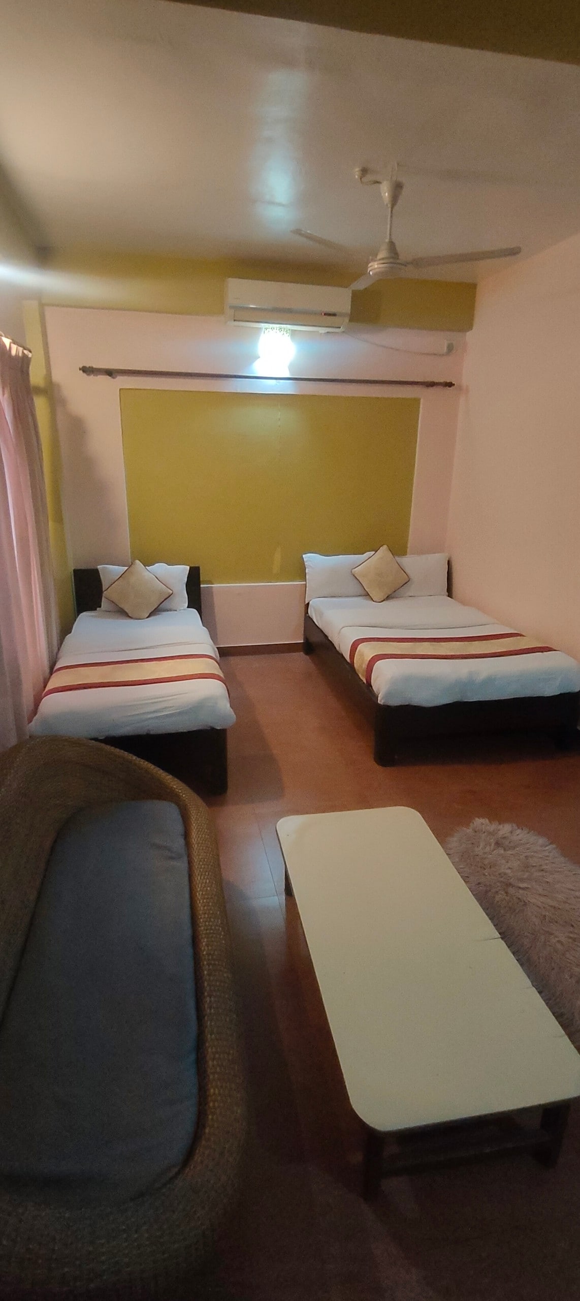 Cozy Lakeview Balcony Room — photo