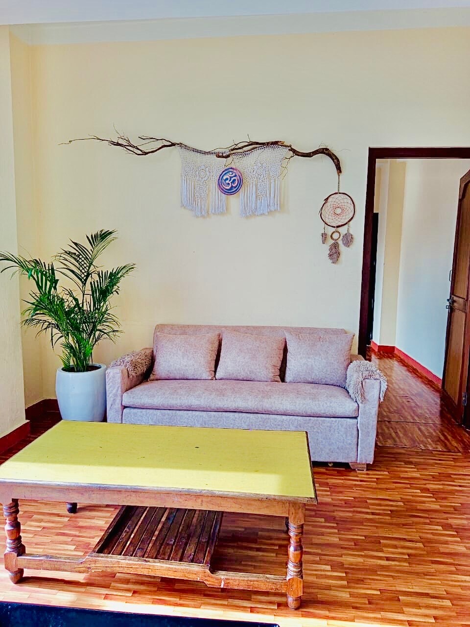 Sunny 1BR + Rooftop & Balcony | Mom made food — photo