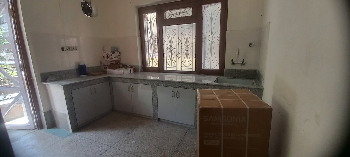 near major markets Central cozy accessible — photo