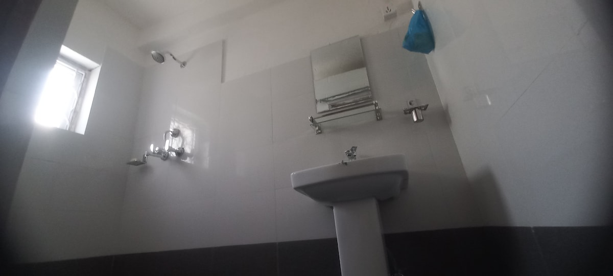 near major markets Central cozy accessible — photo