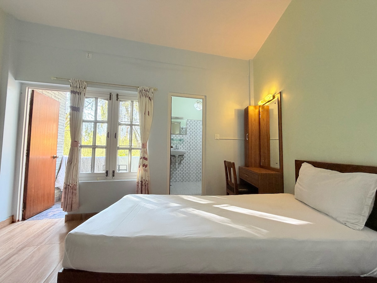 Cozy Twin bed Room w/ Balcony | Lakeside — photo