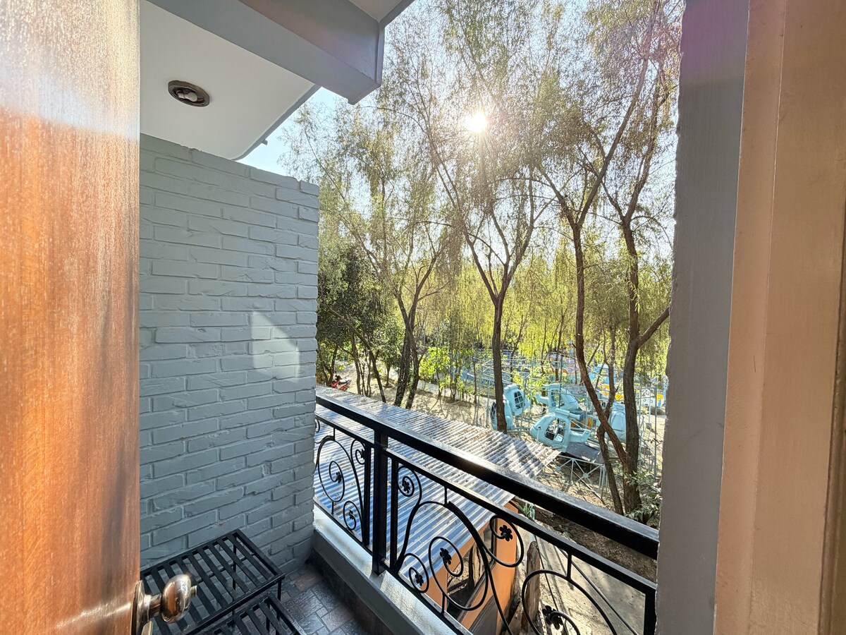 Cozy Twin bed Room w/ Balcony | Lakeside — photo