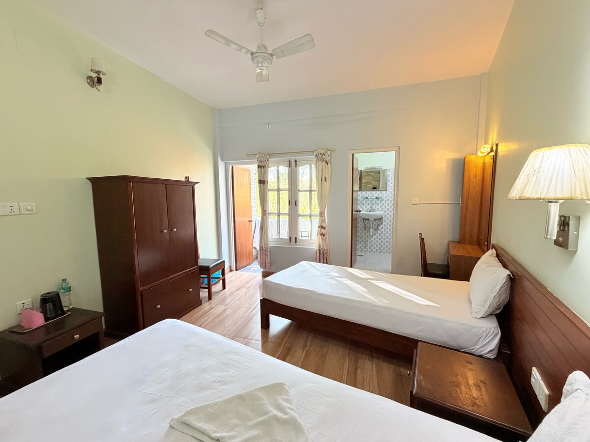 Cozy Twin bed Room w/ Balcony | Lakeside — photo