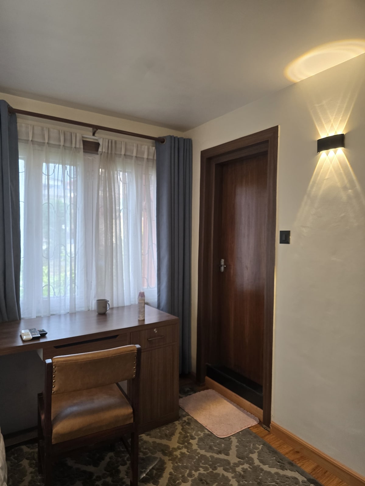 Luxury Bed in Villa with Attached Bathroom — photo