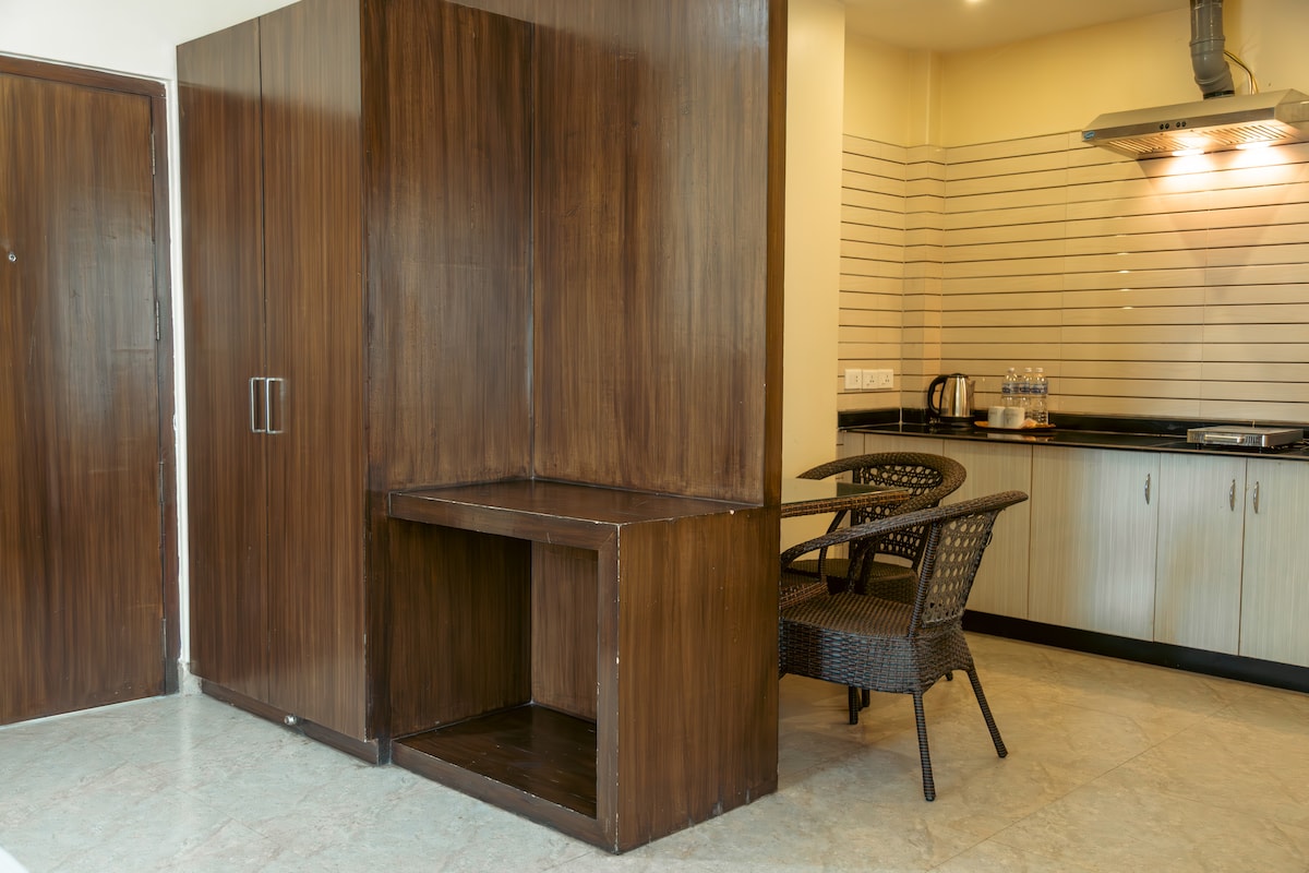 1BHK Apt in Hotel Lake Paradise