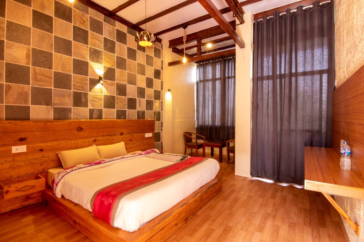 Beautiful Jungle Facing Room with cozy Balcony — photo