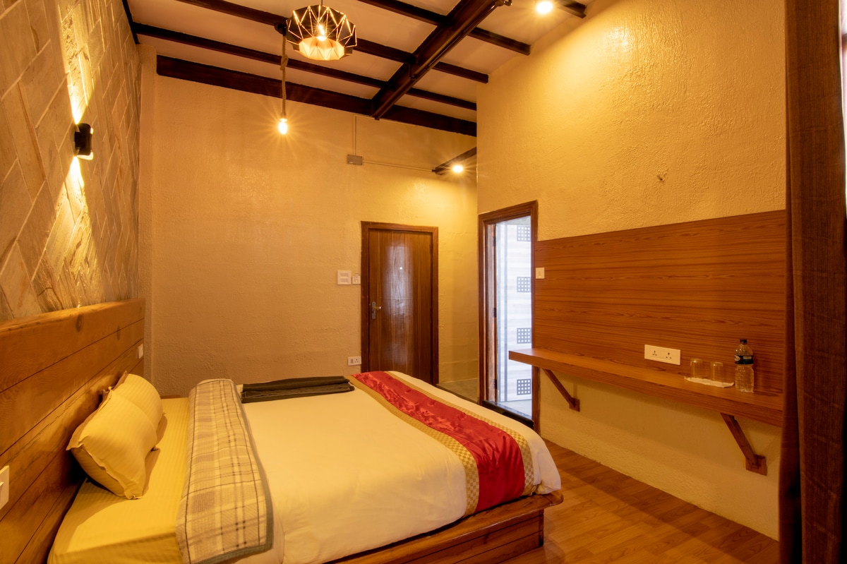 Beautiful Jungle Facing Room with cozy Balcony — photo