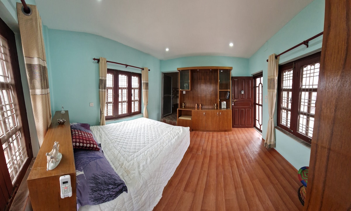 Rooftop Flat in Lakeside