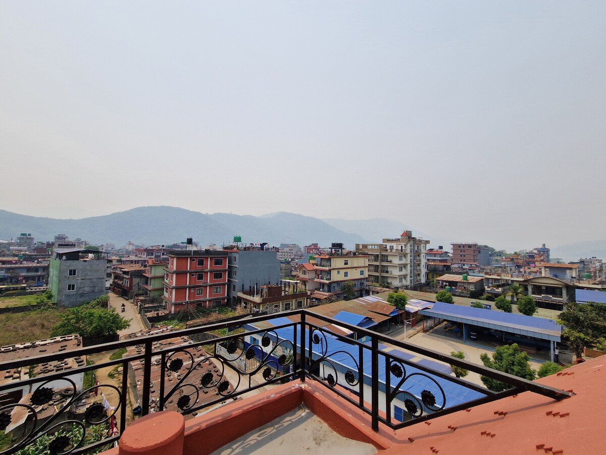 Rooftop Flat in Lakeside — photo