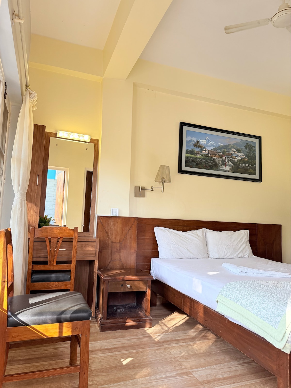 Budget Stay w/ Balcony & Bathroom Pokhara — photo