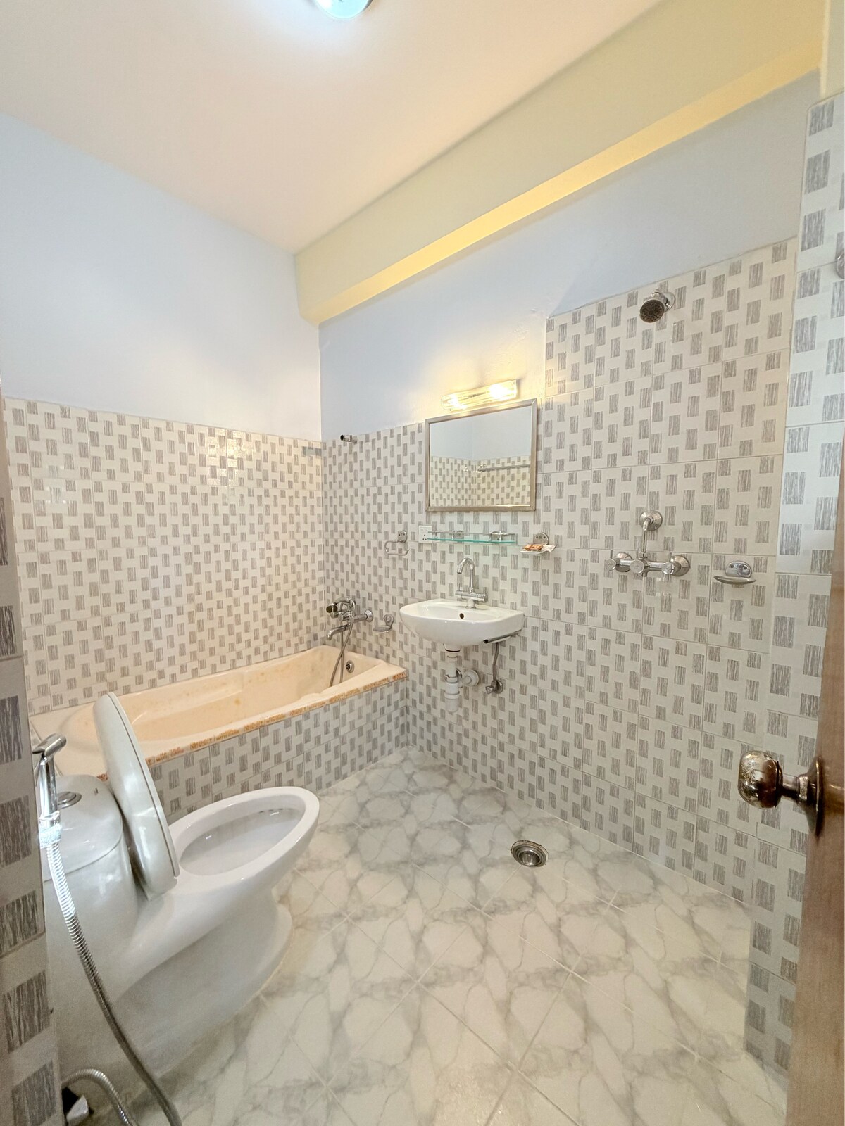 Budget Stay w/ Balcony & Bathroom Pokhara — photo