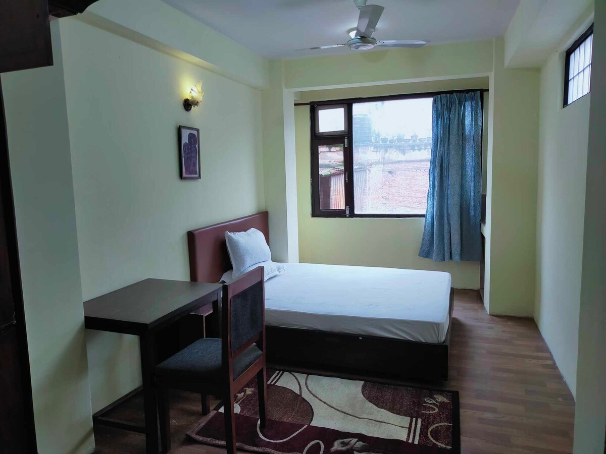 Private Rooms in Oldest Market — photo