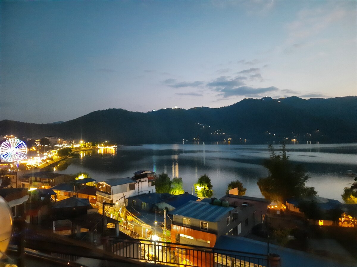 Rooftop two Bed Rooms with Lake View And a Terrace — photo