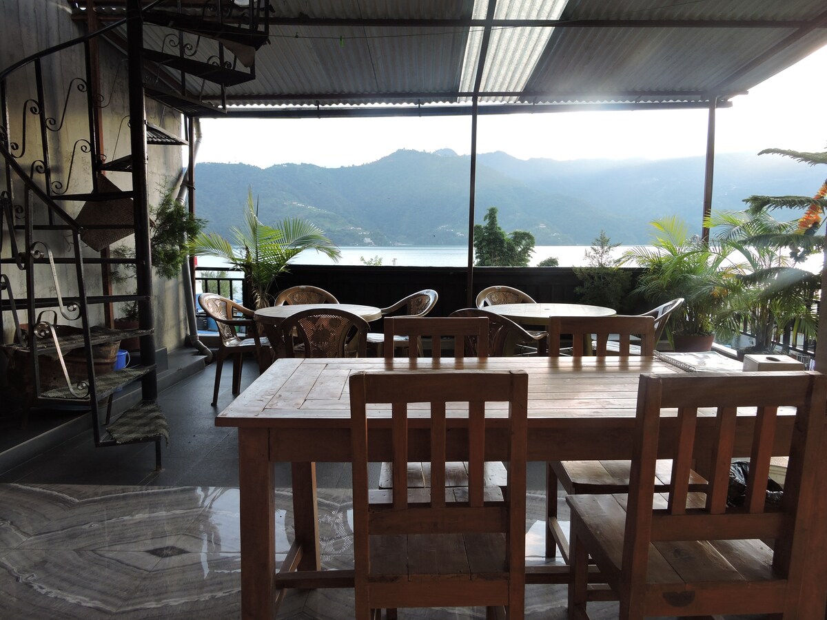 Rooftop two Bed Rooms with Lake View And a Terrace — photo