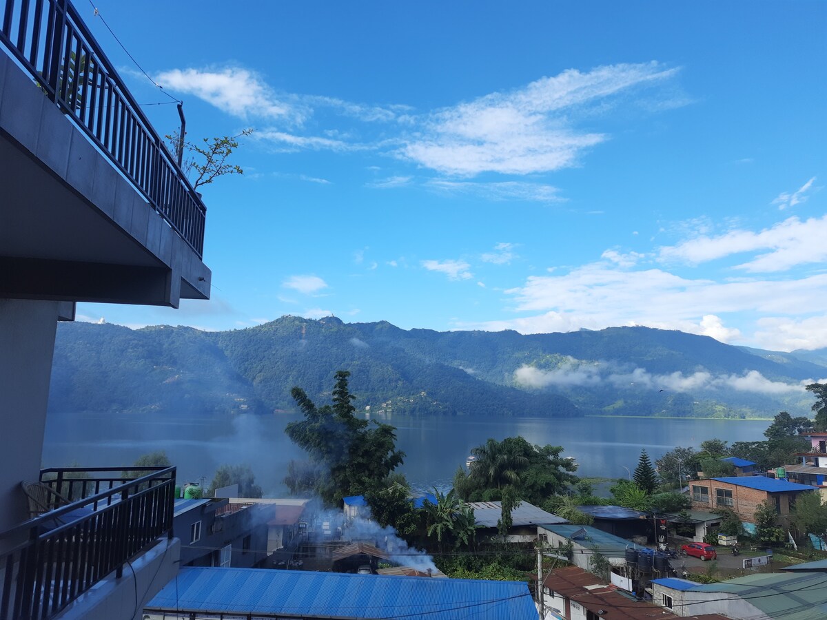 Rooftop two Bed Rooms with Lake View And a Terrace — photo